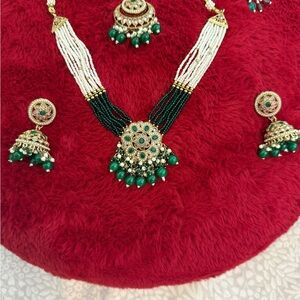 Elegant Green and Gold Jewelry Set